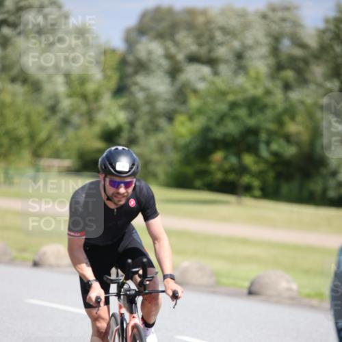16.06.2024 - 26. Vierlanden-Triathlon Jannik Wohlers http://msf.ph/oto/6304877 16.06.2024 11:40:37 Radfahren 8, 39, 120, 170, 190, 322, 392, 472 meine-sportfotos.de
