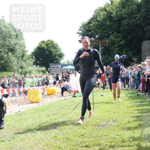 16.06.2024 - 26. Vierlanden-Triathlon Lena Gebhardt http://msf.ph/oto/6304882 16.06.2024 11:18:37 Schwimmen 481, 486, 490, 491, 493, 562, 582, 585, 629, 481, 486, 490, 491, 493, 562, 582, 585, 629 meine-sportfotos.de