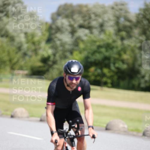16.06.2024 - 26. Vierlanden-Triathlon Jannik Wohlers http://msf.ph/oto/6304888 16.06.2024 11:40:37 Radfahren 8, 39, 120, 170, 190, 322, 392, 472 meine-sportfotos.de