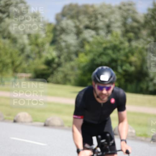 16.06.2024 - 26. Vierlanden-Triathlon Jannik Wohlers http://msf.ph/oto/6304904 16.06.2024 11:40:37 Radfahren 8, 39, 120, 170, 190, 322, 392, 472 meine-sportfotos.de