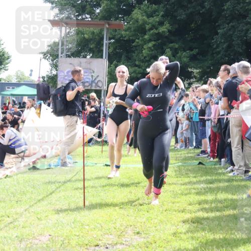 16.06.2024 - 26. Vierlanden-Triathlon Lena Gebhardt http://msf.ph/oto/6304934 16.06.2024 11:18:42 Schwimmen 481, 486, 490, 491, 493, 562, 576, 582, 585, 618, 633, 481, 486, 490, 491, 493, 562, 576, 582, 585, 618, 633 meine-sportfotos.de