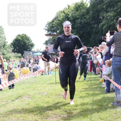 16.06.2024 - 26. Vierlanden-Triathlon Lena Gebhardt http://msf.ph/oto/6304993 16.06.2024 11:18:47 Schwimmen 486, 490, 491, 493, 529, 565, 576, 582, 618, 633, 486, 490, 491, 493, 529, 565, 576, 582, 618, 633 meine-sportfotos.de