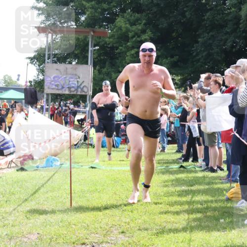 16.06.2024 - 26. Vierlanden-Triathlon Lena Gebhardt http://msf.ph/oto/6305288 16.06.2024 11:19:38 Schwimmen 480, 527, 533, 536, 638, 643, 644, 480, 527, 533, 536, 638, 643, 644 meine-sportfotos.de