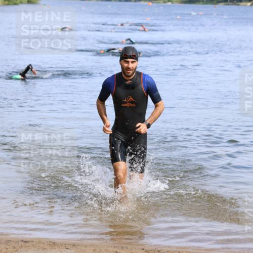 16.06.2024 - 26. Vierlanden-Triathlon Strokosch-Dieckow http://msf.ph/oto/6305355 16.06.2024 09:47:57 Schwimmen 33, 98, 33, 98 meine-sportfotos.de