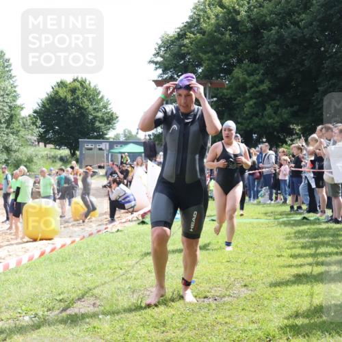 16.06.2024 - 26. Vierlanden-Triathlon Lena Gebhardt http://msf.ph/oto/6305405 16.06.2024 11:19:54 Schwimmen 498, 501, 515, 517, 527, 536, 539, 547, 554, 573, 575, 588, 623, 632, 643, 498, 501, 515, 517, 527, 536, 539, 547, 554, 573, 575, 588, 623, 632, 643 meine-sportfotos.de