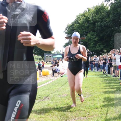 16.06.2024 - 26. Vierlanden-Triathlon Lena Gebhardt http://msf.ph/oto/6305425 16.06.2024 11:19:55 Schwimmen 498, 501, 515, 517, 527, 536, 539, 547, 554, 572, 573, 575, 588, 623, 632, 643, 498, 501, 515, 517, 527, 536, 539, 547, 554, 572, 573, 575, 588, 623, 632, 643 meine-sportfotos.de