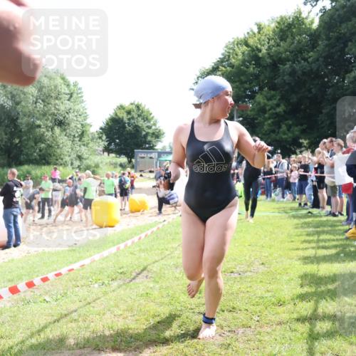 16.06.2024 - 26. Vierlanden-Triathlon Lena Gebhardt http://msf.ph/oto/6305428 16.06.2024 11:19:56 Schwimmen 498, 501, 515, 517, 527, 536, 539, 547, 553, 554, 572, 573, 575, 588, 623, 632, 643, 498, 501, 515, 517, 527, 536, 539, 547, 553, 554, 572, 573, 575, 588, 623, 632, 643 meine-sportfotos.de