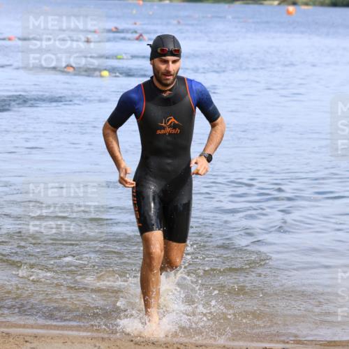 16.06.2024 - 26. Vierlanden-Triathlon Strokosch-Dieckow http://msf.ph/oto/6305447 16.06.2024 09:47:58 Schwimmen 33, 98, 33, 98 meine-sportfotos.de