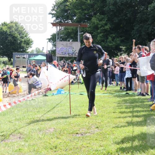 16.06.2024 - 26. Vierlanden-Triathlon Lena Gebhardt http://msf.ph/oto/6305450 16.06.2024 11:19:58 Schwimmen 498, 501, 515, 517, 527, 539, 547, 553, 554, 572, 573, 575, 588, 623, 632, 498, 501, 515, 517, 527, 539, 547, 553, 554, 572, 573, 575, 588, 623, 632 meine-sportfotos.de