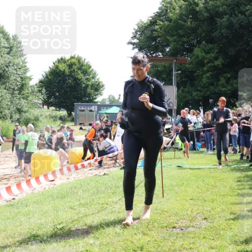 16.06.2024 - 26. Vierlanden-Triathlon Lena Gebhardt http://msf.ph/oto/6305461 16.06.2024 11:19:59 Schwimmen 498, 501, 515, 517, 539, 547, 553, 554, 572, 573, 575, 588, 623, 632, 498, 501, 515, 517, 539, 547, 553, 554, 572, 573, 575, 588, 623, 632 meine-sportfotos.de