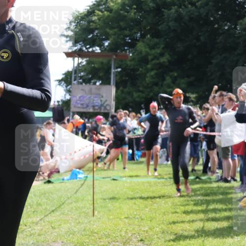 16.06.2024 - 26. Vierlanden-Triathlon Lena Gebhardt http://msf.ph/oto/6305481 16.06.2024 11:20:00 Schwimmen 498, 501, 515, 517, 539, 547, 553, 554, 572, 573, 575, 588, 623, 632, 498, 501, 515, 517, 539, 547, 553, 554, 572, 573, 575, 588, 623, 632 meine-sportfotos.de