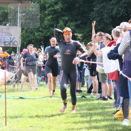 16.06.2024 - 26. Vierlanden-Triathlon Lena Gebhardt http://msf.ph/oto/6305485 16.06.2024 11:20:01 Schwimmen 498, 501, 515, 517, 539, 547, 553, 554, 572, 573, 575, 588, 623, 632, 498, 501, 515, 517, 539, 547, 553, 554, 572, 573, 575, 588, 623, 632 meine-sportfotos.de