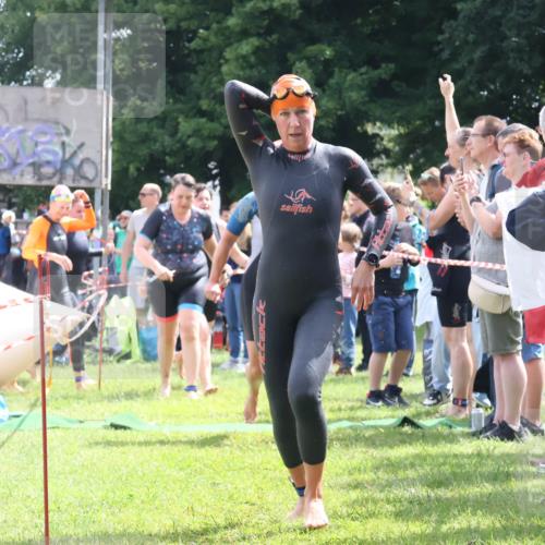 16.06.2024 - 26. Vierlanden-Triathlon Lena Gebhardt http://msf.ph/oto/6305488 16.06.2024 11:20:01 Schwimmen 498, 501, 515, 517, 539, 547, 553, 554, 572, 573, 575, 588, 623, 632, 498, 501, 515, 517, 539, 547, 553, 554, 572, 573, 575, 588, 623, 632 meine-sportfotos.de