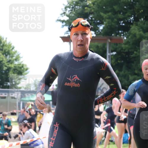 16.06.2024 - 26. Vierlanden-Triathlon Lena Gebhardt http://msf.ph/oto/6305506 16.06.2024 11:20:03 Schwimmen 444, 498, 501, 515, 517, 539, 547, 553, 572, 573, 575, 588, 623, 632, 444, 498, 501, 515, 517, 539, 547, 553, 572, 573, 575, 588, 623, 632 meine-sportfotos.de