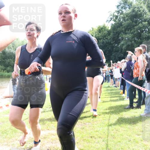 16.06.2024 - 26. Vierlanden-Triathlon Lena Gebhardt http://msf.ph/oto/6305579 16.06.2024 11:20:09 Schwimmen 444, 515, 517, 539, 547, 553, 572, 573, 575, 588, 623, 632, 444, 515, 517, 539, 547, 553, 572, 573, 575, 588, 623, 632 meine-sportfotos.de