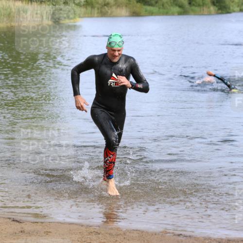 16.06.2024 - 26. Vierlanden-Triathlon Strokosch-Dieckow http://msf.ph/oto/6305615 16.06.2024 09:48:16 Schwimmen 78, 171, 78, 171 meine-sportfotos.de