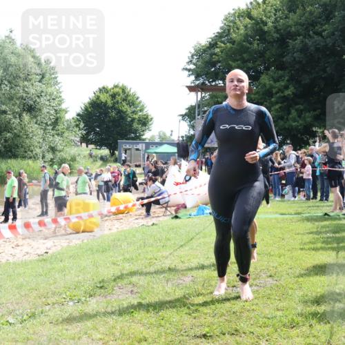 16.06.2024 - 26. Vierlanden-Triathlon Lena Gebhardt http://msf.ph/oto/6305623 16.06.2024 11:20:13 Schwimmen 444, 539, 553, 561, 572, 573, 444, 539, 553, 561, 572, 573 meine-sportfotos.de