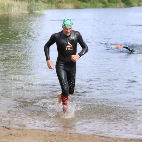 16.06.2024 - 26. Vierlanden-Triathlon Strokosch-Dieckow http://msf.ph/oto/6305632 16.06.2024 09:48:16 Schwimmen 78, 171, 78, 171 meine-sportfotos.de