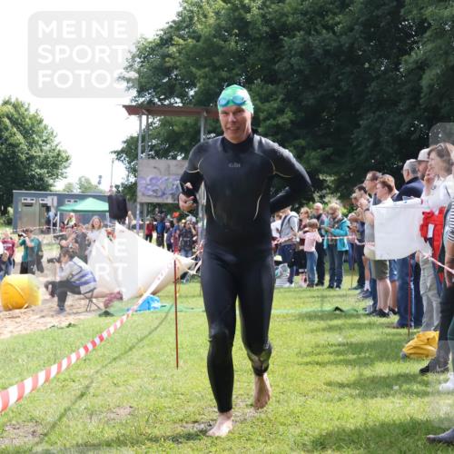 16.06.2024 - 26. Vierlanden-Triathlon Lena Gebhardt http://msf.ph/oto/6305667 16.06.2024 11:20:22 Schwimmen 444, 524, 546, 551, 561, 444, 524, 546, 551, 561 meine-sportfotos.de