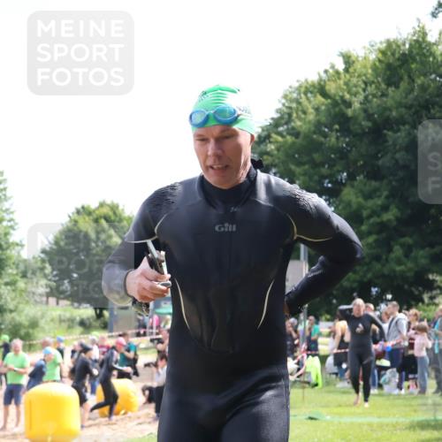 16.06.2024 - 26. Vierlanden-Triathlon Lena Gebhardt http://msf.ph/oto/6305679 16.06.2024 11:20:23 Schwimmen 444, 524, 546, 551, 561, 444, 524, 546, 551, 561 meine-sportfotos.de