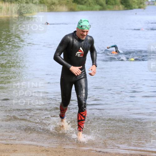 16.06.2024 - 26. Vierlanden-Triathlon Strokosch-Dieckow http://msf.ph/oto/6305685 16.06.2024 09:48:17 Schwimmen 78, 171, 78, 171 meine-sportfotos.de