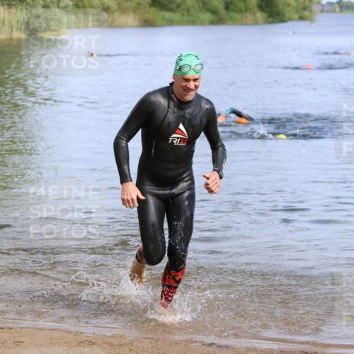 16.06.2024 - 26. Vierlanden-Triathlon Strokosch-Dieckow http://msf.ph/oto/6305705 16.06.2024 09:48:17 Schwimmen 78, 171, 78, 171 meine-sportfotos.de