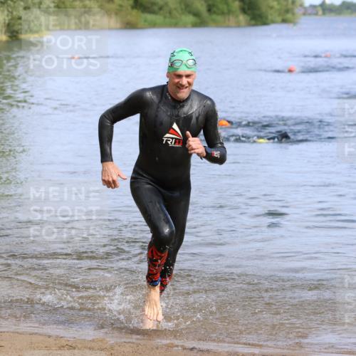 16.06.2024 - 26. Vierlanden-Triathlon Strokosch-Dieckow http://msf.ph/oto/6305720 16.06.2024 09:48:17 Schwimmen 78, 171, 78, 171 meine-sportfotos.de