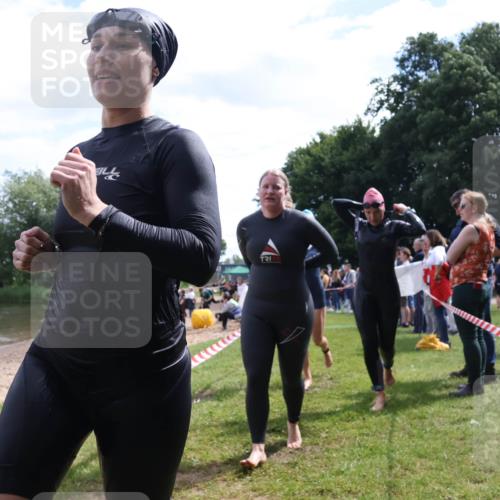 16.06.2024 - 26. Vierlanden-Triathlon Lena Gebhardt http://msf.ph/oto/6305723 16.06.2024 11:20:32 Schwimmen 524, 546, 551, 524, 546, 551 meine-sportfotos.de
