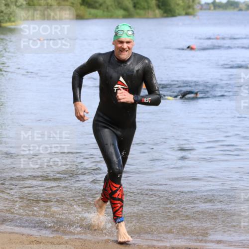 16.06.2024 - 26. Vierlanden-Triathlon Strokosch-Dieckow http://msf.ph/oto/6305738 16.06.2024 09:48:17 Schwimmen 78, 171, 78, 171 meine-sportfotos.de
