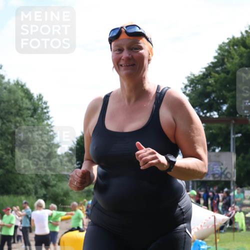 16.06.2024 - 26. Vierlanden-Triathlon Lena Gebhardt http://msf.ph/oto/6305780 16.06.2024 11:20:56 Schwimmen 342, 476, 605, 342, 476, 605 meine-sportfotos.de