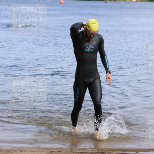 16.06.2024 - 26. Vierlanden-Triathlon Strokosch-Dieckow http://msf.ph/oto/6305796 16.06.2024 09:48:36 Schwimmen 100, 100 meine-sportfotos.de
