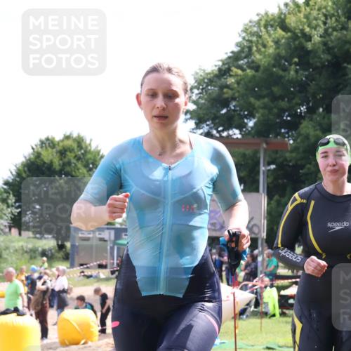 16.06.2024 - 26. Vierlanden-Triathlon Lena Gebhardt http://msf.ph/oto/6305806 16.06.2024 11:21:02 Schwimmen 342, 476, 495, 605, 342, 476, 495, 605 meine-sportfotos.de