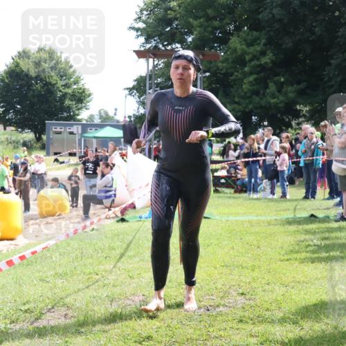 16.06.2024 - 26. Vierlanden-Triathlon Lena Gebhardt http://msf.ph/oto/6305821 16.06.2024 11:21:05 Schwimmen 342, 476, 495, 605, 342, 476, 495, 605 meine-sportfotos.de
