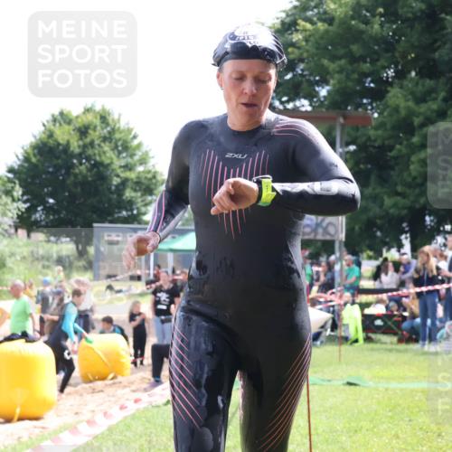 16.06.2024 - 26. Vierlanden-Triathlon Lena Gebhardt http://msf.ph/oto/6305830 16.06.2024 11:21:06 Schwimmen 342, 476, 495, 342, 476, 495 meine-sportfotos.de