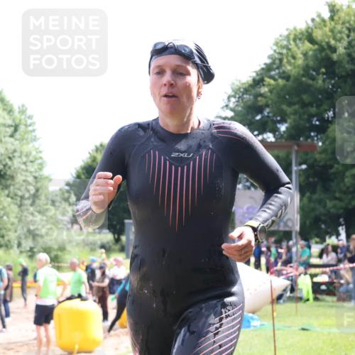 16.06.2024 - 26. Vierlanden-Triathlon Lena Gebhardt http://msf.ph/oto/6305833 16.06.2024 11:21:06 Schwimmen 342, 476, 495, 342, 476, 495 meine-sportfotos.de