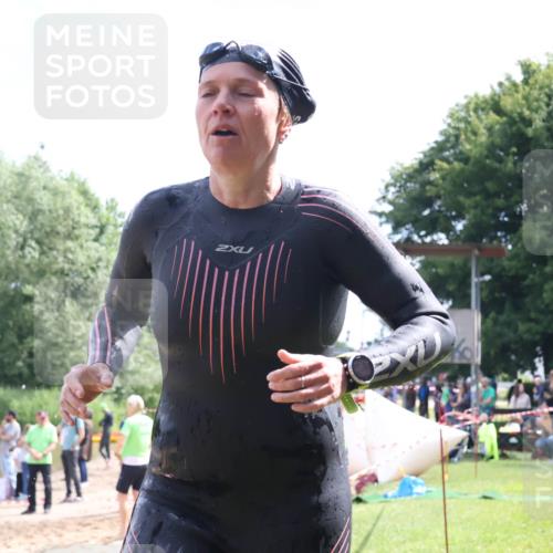 16.06.2024 - 26. Vierlanden-Triathlon Lena Gebhardt http://msf.ph/oto/6305836 16.06.2024 11:21:07 Schwimmen 476, 495, 476, 495 meine-sportfotos.de