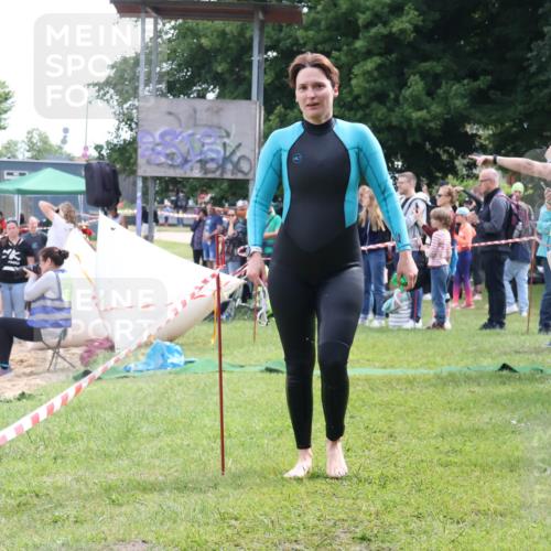 16.06.2024 - 26. Vierlanden-Triathlon Lena Gebhardt http://msf.ph/oto/6305844 16.06.2024 11:21:16 Schwimmen 495, 518, 571, 590, 495, 518, 571, 590 meine-sportfotos.de
