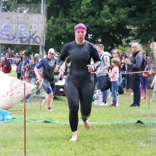 16.06.2024 - 26. Vierlanden-Triathlon Lena Gebhardt http://msf.ph/oto/6305872 16.06.2024 11:21:26 Schwimmen 512, 514, 518, 571, 590, 512, 514, 518, 571, 590 meine-sportfotos.de