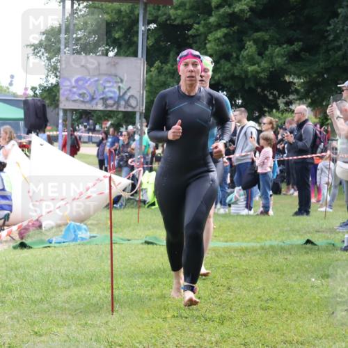 16.06.2024 - 26. Vierlanden-Triathlon Lena Gebhardt http://msf.ph/oto/6305883 16.06.2024 11:21:27 Schwimmen 512, 514, 518, 571, 590, 512, 514, 518, 571, 590 meine-sportfotos.de