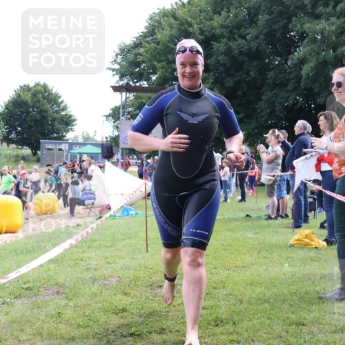 16.06.2024 - 26. Vierlanden-Triathlon Lena Gebhardt http://msf.ph/oto/6305927 16.06.2024 11:21:31 Schwimmen 512, 514, 518, 571, 590, 512, 514, 518, 571, 590 meine-sportfotos.de