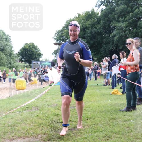 16.06.2024 - 26. Vierlanden-Triathlon Lena Gebhardt http://msf.ph/oto/6305931 16.06.2024 11:21:32 Schwimmen 512, 514, 518, 590, 512, 514, 518, 590 meine-sportfotos.de