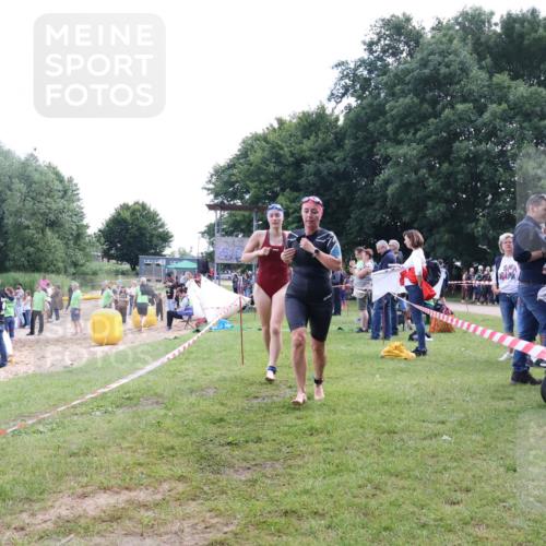 16.06.2024 - 26. Vierlanden-Triathlon Lena Gebhardt http://msf.ph/oto/6305940 16.06.2024 11:21:41 Schwimmen 512, 514, 512, 514 meine-sportfotos.de