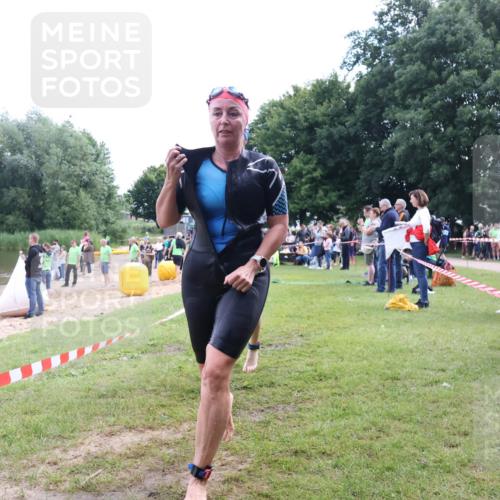 16.06.2024 - 26. Vierlanden-Triathlon Lena Gebhardt http://msf.ph/oto/6305952 16.06.2024 11:21:42 Schwimmen 512, 514, 512, 514 meine-sportfotos.de
