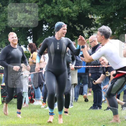 16.06.2024 - 26. Vierlanden-Triathlon Lena Gebhardt http://msf.ph/oto/6306042 16.06.2024 11:22:34 Schwimmen 268, 516, 525, 268, 516, 525 meine-sportfotos.de