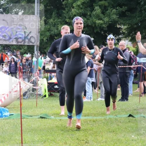16.06.2024 - 26. Vierlanden-Triathlon Lena Gebhardt http://msf.ph/oto/6306057 16.06.2024 11:22:36 Schwimmen 268, 516, 525, 268, 516, 525 meine-sportfotos.de