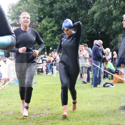 16.06.2024 - 26. Vierlanden-Triathlon Lena Gebhardt http://msf.ph/oto/6306077 16.06.2024 11:22:40 Schwimmen 268, 516, 525, 268, 516, 525 meine-sportfotos.de