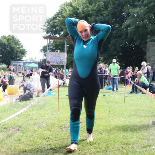 16.06.2024 - 26. Vierlanden-Triathlon Lena Gebhardt http://msf.ph/oto/6306132 16.06.2024 11:23:40 Schwimmen 613, 614, 613, 614 meine-sportfotos.de