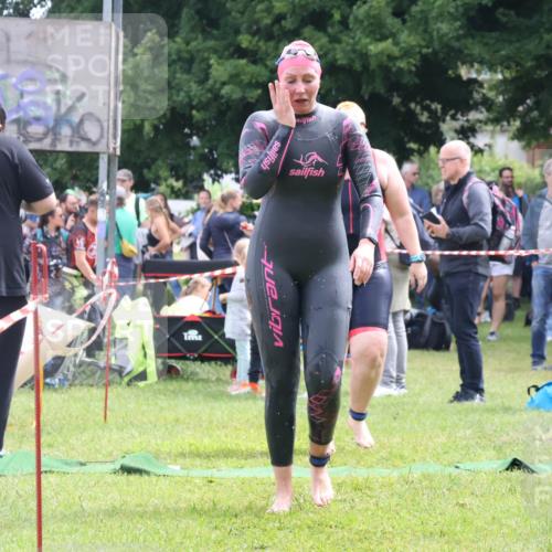16.06.2024 - 26. Vierlanden-Triathlon Lena Gebhardt http://msf.ph/oto/6306169 16.06.2024 11:24:15 Schwimmen 496, 528, 574, 496, 528, 574 meine-sportfotos.de