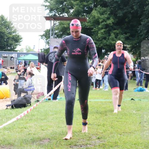 16.06.2024 - 26. Vierlanden-Triathlon Lena Gebhardt http://msf.ph/oto/6306186 16.06.2024 11:24:19 Schwimmen 496, 528, 574, 496, 528, 574 meine-sportfotos.de