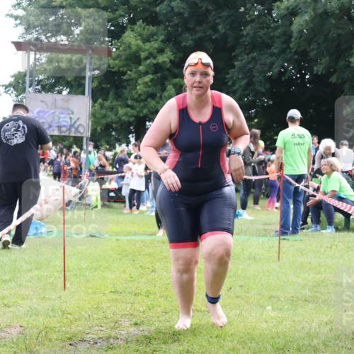 16.06.2024 - 26. Vierlanden-Triathlon Lena Gebhardt http://msf.ph/oto/6306197 16.06.2024 11:24:22 Schwimmen 496, 574, 496, 574 meine-sportfotos.de